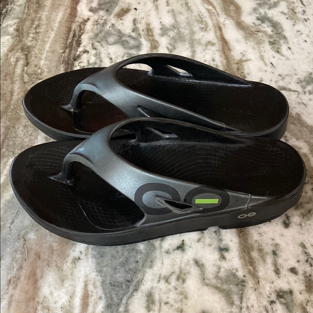 OOFOS Black Flip Flops with Green Accent